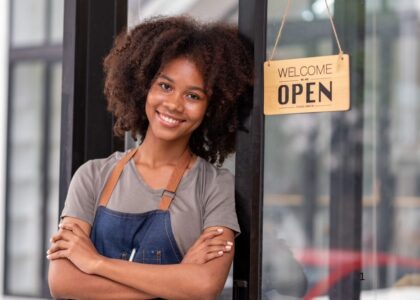The Pro's & Con's Guide to Outsourcing Your Payroll